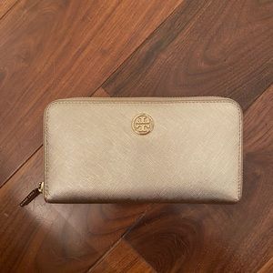 Tory Burch Robinson Continental Wallet, Metallic Gold